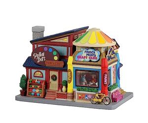 Lemax 35058 Caddington Village Lighted Building: Polka Dot's Clubhouse
