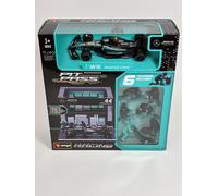 Lewis Hamilton #44 Mercedes Pit Pass Diorama with F1W15 1:43 Bburago 38452H