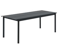 Geradlinig: Linear Steel Table Outdoor Tisch von Muuto Esstische haben einfach was Geselliges - und wenn es sich beim Esstisch noch um einen Outdoortisch handelt, erst recht. Denn wie gut schmeckt das Mahl an der frischen Luft. Linear ist ein robuster Tisch mit dem gewissen Etwas. Dieser kommt in bester skandinavischer Design-Manier daher. Kleiner Tipp: Mit der passenden Linear Bank wird’s gleich noch eine Spur geselliger. Material und Format Linear von Muuto wird aus Stahl hergestellt - und zwar in Schweden. Ein Wetterschutz macht den Designtisch outdoor-tauglich. Der Spalt in der Mitte dient als dazu, dass Regenwasser gezielt ablaufen kann, was die Langlebigkeit des Tisches zusätzlich erhöht. Der Design Outdoortisch ist 200 cm breit, 73,5 cm hoch und 80 cm tief. Pflegetipps Zum Reinigen ein feuchtes Tuch verwenden. Falls es nötig sein sollte, ein mildes Reinigungsmittel oder Spülmittel benutzen. Im Anschluss daran mit einem Tuch trockenreiben. Flecken und Ähnliches bitte sofort entfernen. Das Design Wer hat’s erfunden? Der in Kopenhagen ansässige Designer Thomas Bentzen. Dieser ist bekannt für seinen reduzierten Stil. 2010 gründete Bentzen sein eigenes Design-Studio, mit welchem er internationale Aufmerksamkeit erlangte und Ausstellungen auf der ganzen Welt hatte. Die Linear Kollektion, somit auch der Linear Tisch, wurde 2019 entworfen. Hinweis: Dieser Artikel ist ein Einzelstück. Als Einzelstücke verkaufen wir ungebrauchte und neuwertige Artikel, die KEINE Beschädigungen aufweisen. Das können zum Beispiel Auslaufmodelle, Restposten oder Retourenartikel sein. Da die Artikel zudem oft nur in begrenzter Stückzahl vorhanden sind, sind sie für den Zwischenverkauf vorbehalten. Einzelstücke sind wie alle Designerschnäppchen vom Umtausch ausgeschlossen.