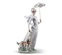 LLADRÓ Lady With Shawl Figurine. Porcelain Figure Figure.