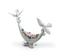 LLADRÓ Petals Of Peace Doves Figurine. Porcelain Figure Figure.