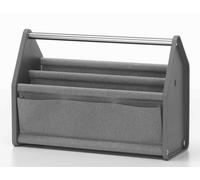 Gut für die Umwelt Locker Box Vitra Die Locker Box von Vitra sieht nicht nur gut aus und ist praktisch veranlagt, sie hat auch die besten inneren Werte, denn sie besteht aus recyceltem Polypropylen. So ist die Box nicht nur ein formschöner Hingucker sondern auch eine Freude für die Natur. Designer Konstantin Grcic Der bekannte Designer Konstantin Grcic lernte an der John Makepeace School in Dorset England den Beruf des Möbelschreiners, bevor er am Royal College of Art in London studierte. 1991 gründete er in München sein eigenes Designstudio, das sich mittlerweile in Berlin befindet. Ob Projekte aus dem Bereich Industrie- und Möbeldesign, Ausstellungsstücke oder die Zusammenarbeit mit der Architektur - Konstantin Grcics Aufgabenbereich ist äußerst vielseitig. Die sorgfältige Auseinandersetzung mit Geschichte, Kunst, Design und Architektur sowie seine Leidenschaft für Technik und Material zeichnen die Entwürfe des Designers aus. Material und Format Die Box besteht aus recyceltem Polypropylen. Sie ist in verschiedenen Farben erhältlich und misst 46,5 cm in der Breite, 18 cm in der Tiefe und 33 cm in der Höhe. Hinweis: Dieser Artikel ist ein Einzelstück. Als Einzelstücke verkaufen wir ungebrauchte und neuwertige Artikel, die KEINE Beschädigungen aufweisen. Das können zum Beispiel Auslaufmodelle, Restposten oder Retourenartikel sein. Da die Artikel zudem oft nur in begrenzter Stückzahl vorhanden sind, sind sie für den Zwischenverkauf vorbehalten. Einzelstücke sind wie alle Designerschnäppchen vom Umtausch ausgeschlossen.