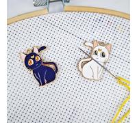 Lovely Cat Cross Stitch Needle Minder, Needle Minder Magnetic, Needle Holder for Cross Stitch, Sewing, Embroidery and Needlework Accessories, Enamel and Magnetic（2 PCS）