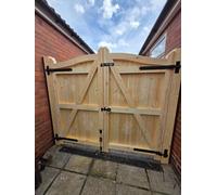 M&D Woodcraft Ltd Wooden Swan Neck Driveway Gates 2.1M X 1.8M Engineered Timber Handmade