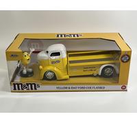 M&Ms Yellow Figure and 1947 Ford Coe Flatbed 1:24 Scale Jada 253255066 33425