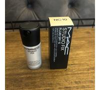 MAC Studio Fix Fluid SPF 15 24 Hr Matte Foundation + Oil Control NC10 New Boxed