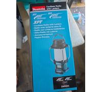 Makita DMR055 18V LXT AM/FM Radio Lantern (Body Only)