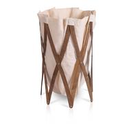 Großzügig: Marie Pi Wäschekorb von Klein & More Bis zu neun Kilo Wäsche kann der Marie Pi Wäschekorb fassen. Dank seines Scherengittergestells aus Sperrholz kann er einen Durchmesser von bis zu 50 cm erreichen. Der Wäschebeutel der eingehängt wird, zieht sich mit dem Gestell auf und kann bei Bedarf oben verschlossen werden. Auch der Beutel selber kann unkompliziert in der Waschmaschine bei 40 Grad gereinigt werden. Material und Format Der Wäschebeutel besteht aus Polyester und ist in verschiedenen Farben erhältlich. Das Gestell besteht aus Holz i n den Varianten Walnuss, Natur und Schwarz. Der Korb ist 74 cm hoch und kann zwischen 15 cm und 50 cm im Durchmesser haben, je nachdem, wie weit er aufgezogen wird.