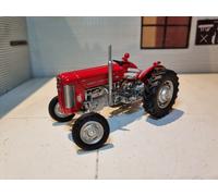Massey Ferguson MF65 Series Tractor 1957 1965 1:32 Scale Classic Model UH6269