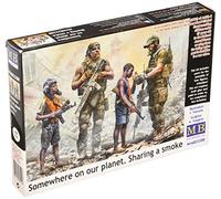 Glow2B Masterbox MB35200 - Somewhere on Our Planet, Sharing a Smoke - 1:35