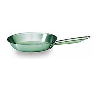 MatferBourgeat Tradition Frypan - 200mm | Welded stay-cool handle prevents heat transfer while a drip-free pouring rim ensures clean, spill-free service.