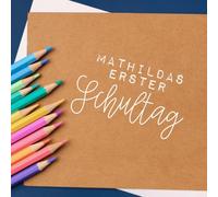 Mathildas erster Schultag: Personalisiertes kreatives Erinnerungsalbum & Gästebuch zur Einschulung / Schulanfang, mit Buntstiften und Kraftpapier für Jungs & Mädchen, 21x21cm