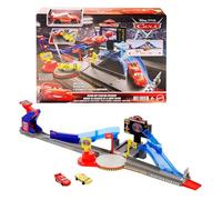 Mattel Disney and Pixar Cars Playset & Toy Car, Tongue-Out Lightning McQueen & Crushed Car, Piston Cup Stunting Speedway Track Set Includes, JHL42