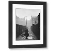 Media Storehouse A Man in the Gorbals Backstreet, Glasgow 1948 Framed Print - Modern Frame 22"x18" (58x48cm) (11675126)