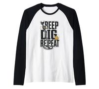 Metal Detecting Detectorist Treasure Hunter Gift Raglan Baseball Tee