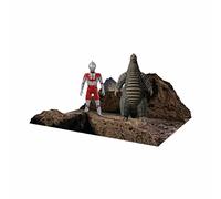 Mezco Toyz Action Figure Boxed Set Ultraman and Red King 5 Points