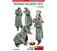 Miniart 1:35 - German Soldiers (Winter 1941-42), Molded Color