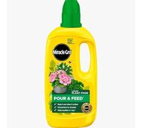Miracle-Gro Pour & Feed Ready to Use Plant Food 1L - NPK 7-3-5 with Bio-Stimulant - No Mixing Required - Promotes Vigorous Growth & Healthier Plants in Just 7 Days - Indoor & Outdoor