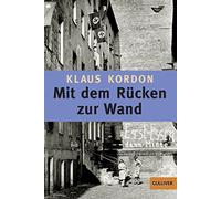 Mit dem Rucken zur Wand