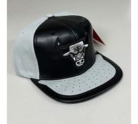 MITCHEL & NESS Chicago Bulls 2.0 Snapback Hat Men's Grey/Black One Size