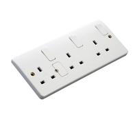 Mk Triple 13A 240V Gloss White Outboard Socket