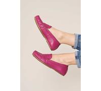 Moshulu 'pipit' Classic Leather Moccasin Loafers In Fuchsia Fuchsia 6