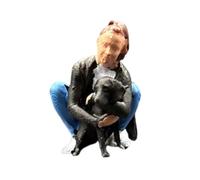 MotiveTech 1/64 Scale Miniature Figure, Hand-painted Human Figure, Model for Crafts, Woman Holding Dog