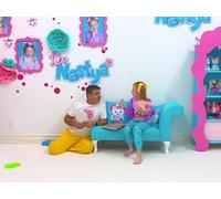 Nastya Goes to a Birthday Party & Plays Mom