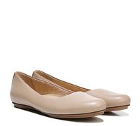 Naturalizer Maxwell Womens Leather Flat Loafers Walking Shoes for All-Day Comfort Medium Fit Creme Brulee UK 6