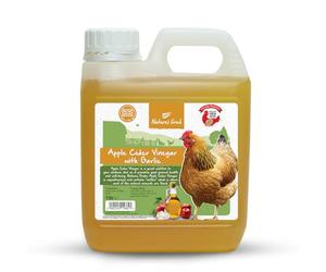 Natures Grub Apple Cider Vinegar with Garlic 1ltr | Natural Feed Supplement for Chickens & Poultry, Digestion Support, Unpasteurised with Mother, Parasite Repellent, Manufactured in The UK