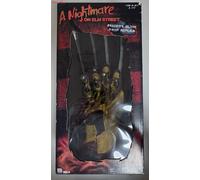 Neca NIGHTMARE ON ELM STREET FREDDY PART 1 GLOVE REPLICA 1984 MOVIE