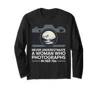 Never Underestimate A Woman WHO Photographs in HER 70S Long Sleeve T-Shirt