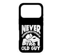 Never Underestimate The Old Guy Cornhole Case for iPhone 17 Pro