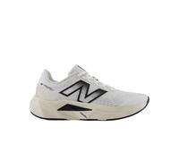 New Balance Kids FuelCell Propel V5 Size: 4 1/2 UK, Colour: White