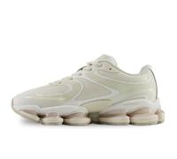 New Balance Unisex 2000 Sneakers, Beige/White, 6 Women/4.5 Men