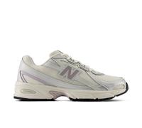 New Balance Unisex 740 in White/Grey Synthetic, size 9