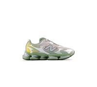 New Balance Unisex Abzorb 2000w Silver Metallic size 43 | Running Shoes Outlet | Unisex | Gray 43