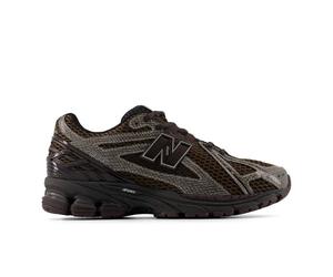 New Balance Unisex U1906R in Brown/Black Synthetic, size 8