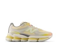 New Balance Unisex Warm Skies Abzorb 2000 in Orange/Beige/Yellow Synthetic, size 6
