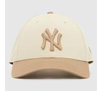 New Era 9FORTY Cap in Beige & Cream, Colourblock, Fabric One Size