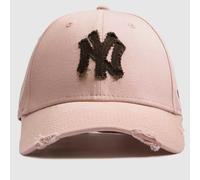 New Era 9FORTY Yankees Distressed Cap in Light Pink, Cotton One Size