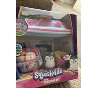 Squishville by Original Squishmallows Darling Diner Playset - Includes 2-Inch Heidi the Husky Plush, Jukebox, French Fries, and Diner Playscene - Toys for Kids
