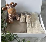 Newborn Baby Gift Set with Giraffe Toy, Unisex Winter Collection, Baby Shower Present