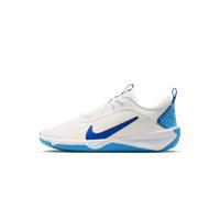Nike Omni Multi-Court Older Kids' Indoor Court Shoes - White 6 (EU 39)