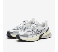 NIKE Womens V2k Run Sneaker, Summit White Metallic Silver, 6 UK