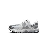 Nike Vomero 5 Older Kids' Shoes with Reflective Design Accents - Grey 4