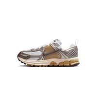 Nike Vomero 5 Older Kids' Shoes with Reflective Design Accents - Grey 4