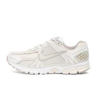 Nike Women's Zoom Vomero 5 W Sneaker White/Bone/Grey