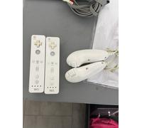 Nintendo Wii complete set with box 2 controllers and 2 nunchucks