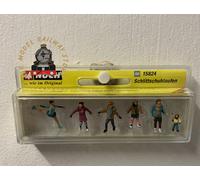 Noch 15824 Ice Skaters Figure Set (Pk6) HO OO Gauge